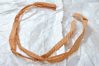String to tie bag mouth